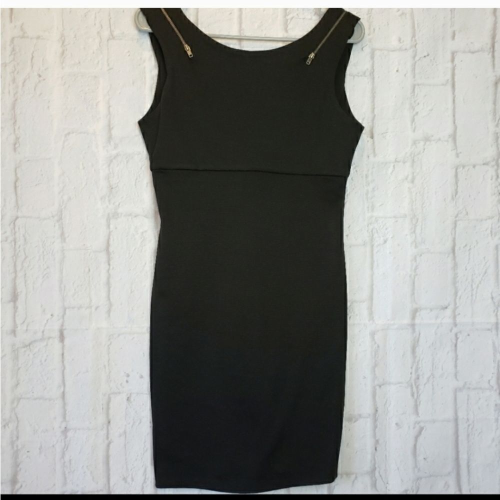 AQUA Sleeveless Bodycon Classic Little Black Dress Medium